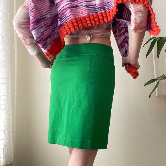 Banana Republic green short skirt - Picture 3 of 12